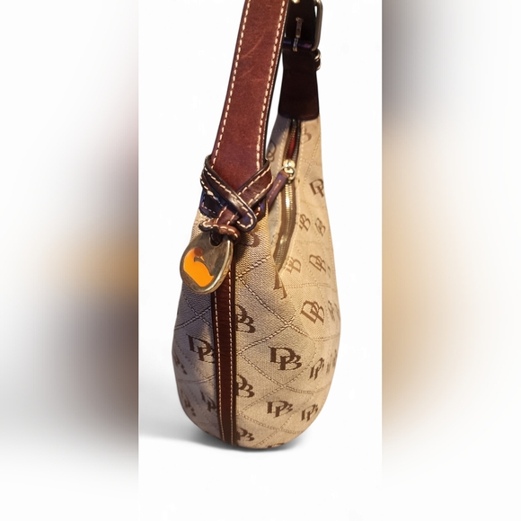 Dooney and Bourke purse - Picture 2 of 6